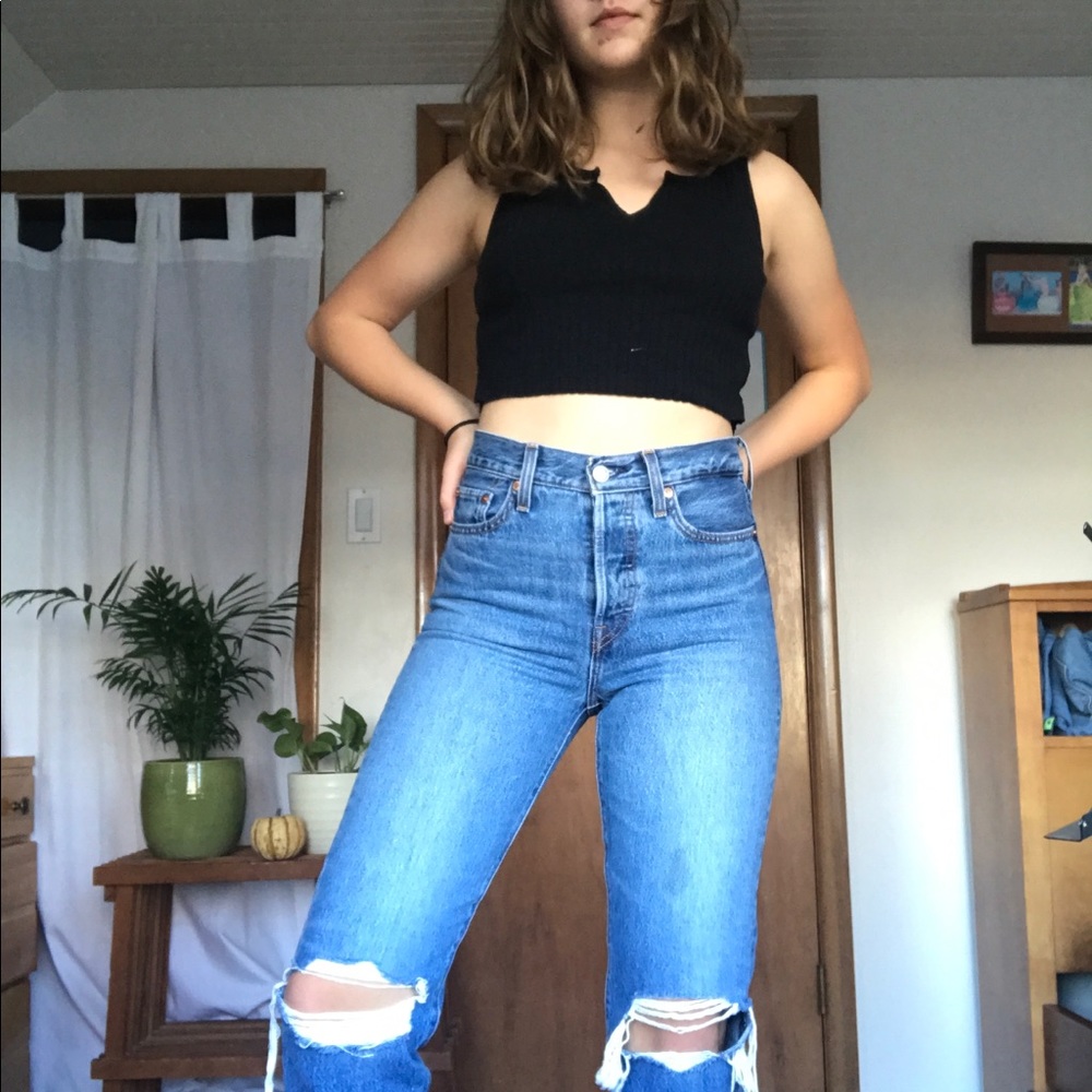 Medium wash Levi’s wedgie jeans